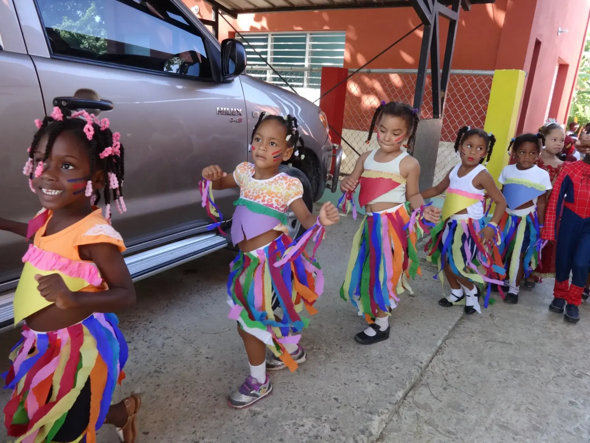 Niños en la Guardería Parroquial El Almendro