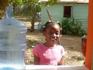 niña en el Club de Salud EL Almendro