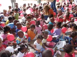 Niños en la Guardería Parroquial El Almendro